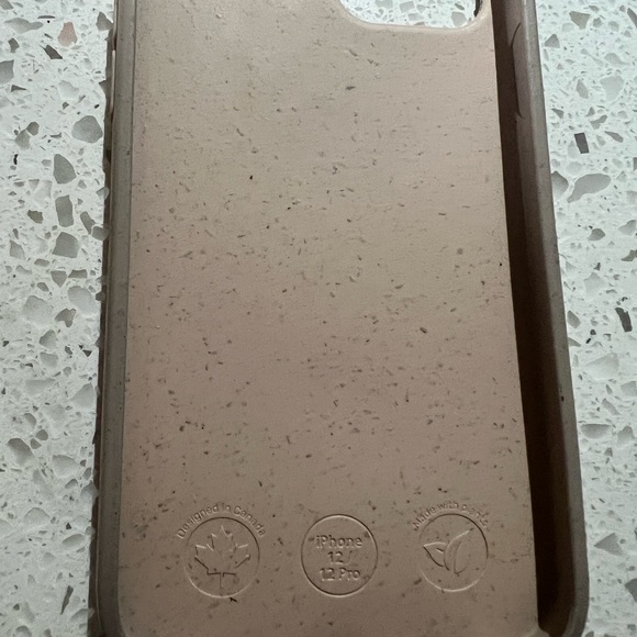 iPhone 12/12 pro Pela case - Picture 2 of 3